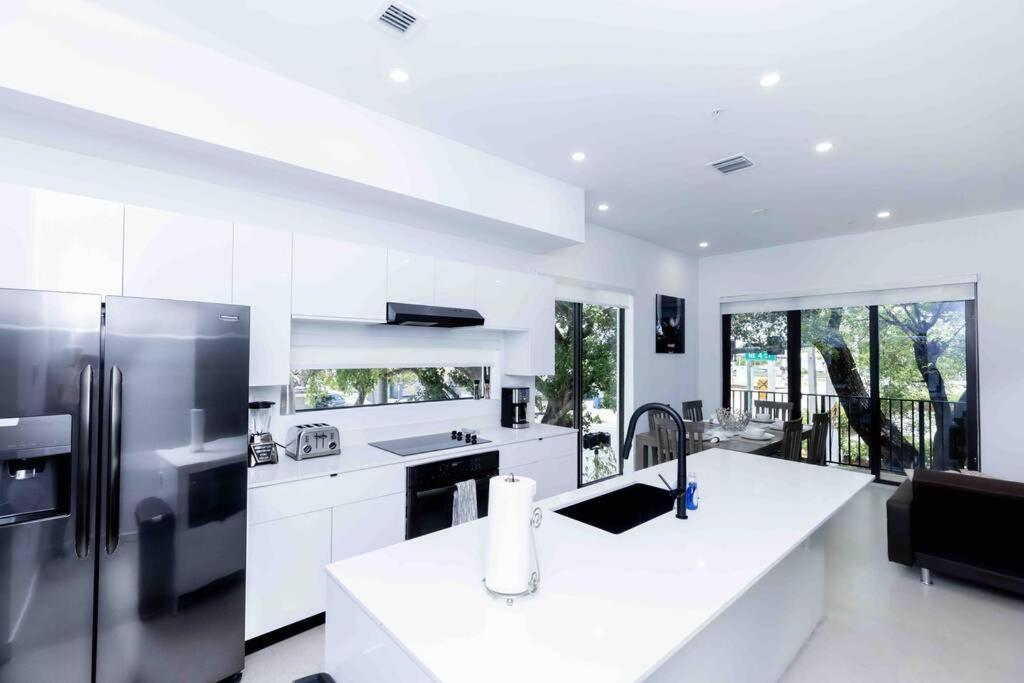 Huge 4 Bedroom Townhouse W/ Private Rooftop & Bbq 마이애미 외부 사진